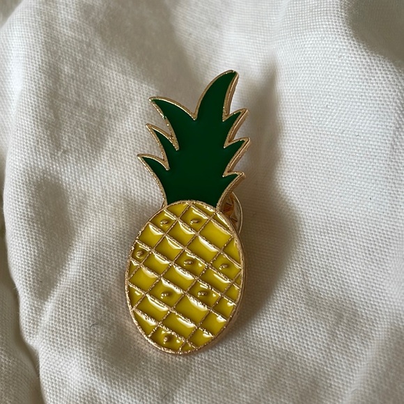 Cute‎ Pineapple Enamel Pin - Picture 1 of 4